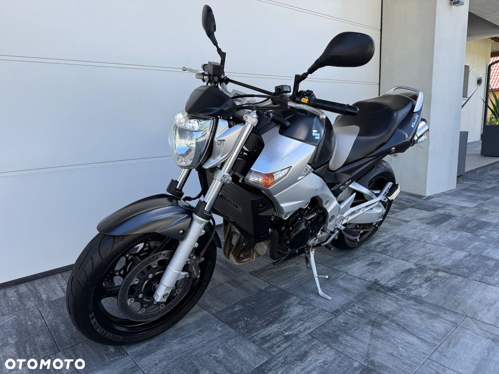 Suzuki GSR - 15