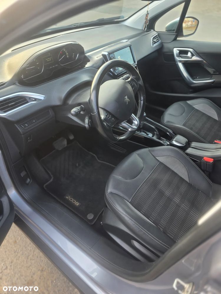 Peugeot 2008 1.2 Pure Tech Style S&S EAT6 - 19