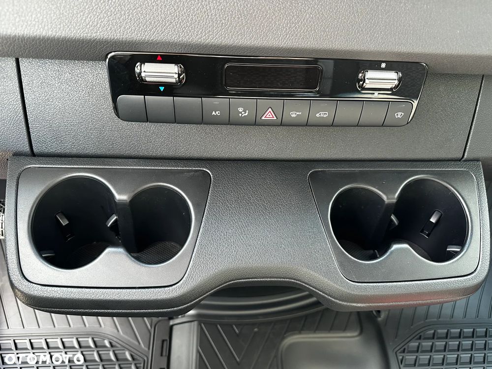 Mercedes-Benz Sprinter - 23