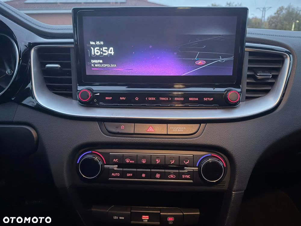 Kia Ceed - 11