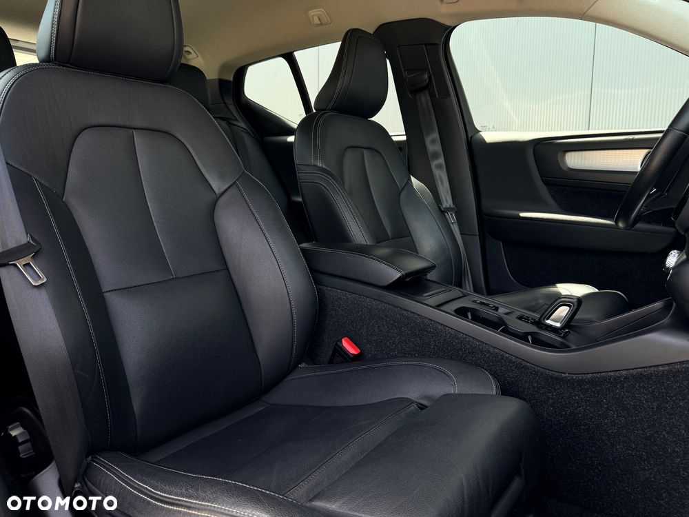 Volvo XC 40 D4 AWD Geartronic Momentum Pro - 23