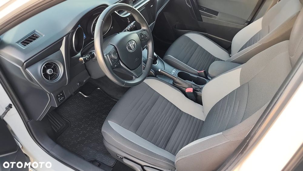 Toyota Auris - 10