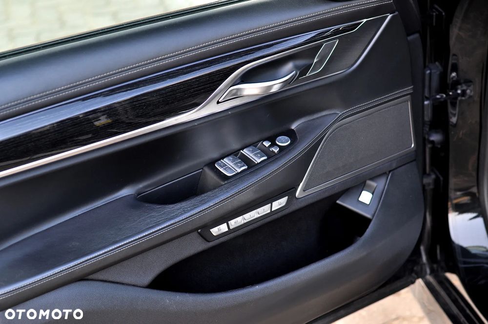 BMW Seria 7 - 12