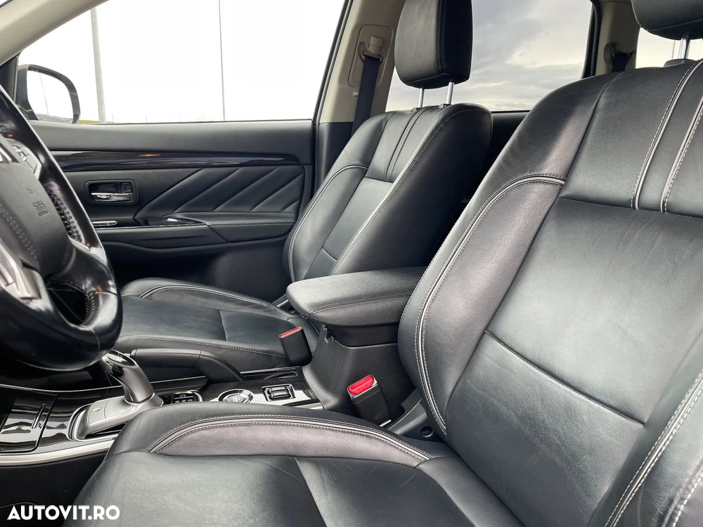 Mitsubishi Outlander 2.0 4WD Plug-In Hybrid Top - 6