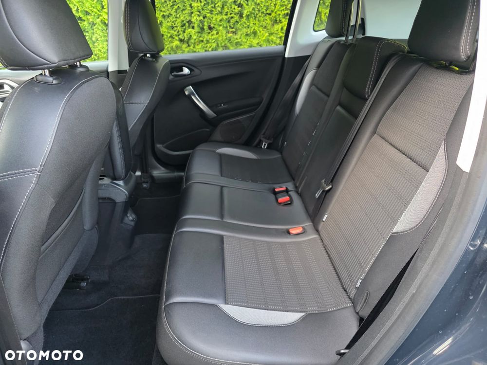 Peugeot 2008 1.2 Pure Tech Allure S&S - 11