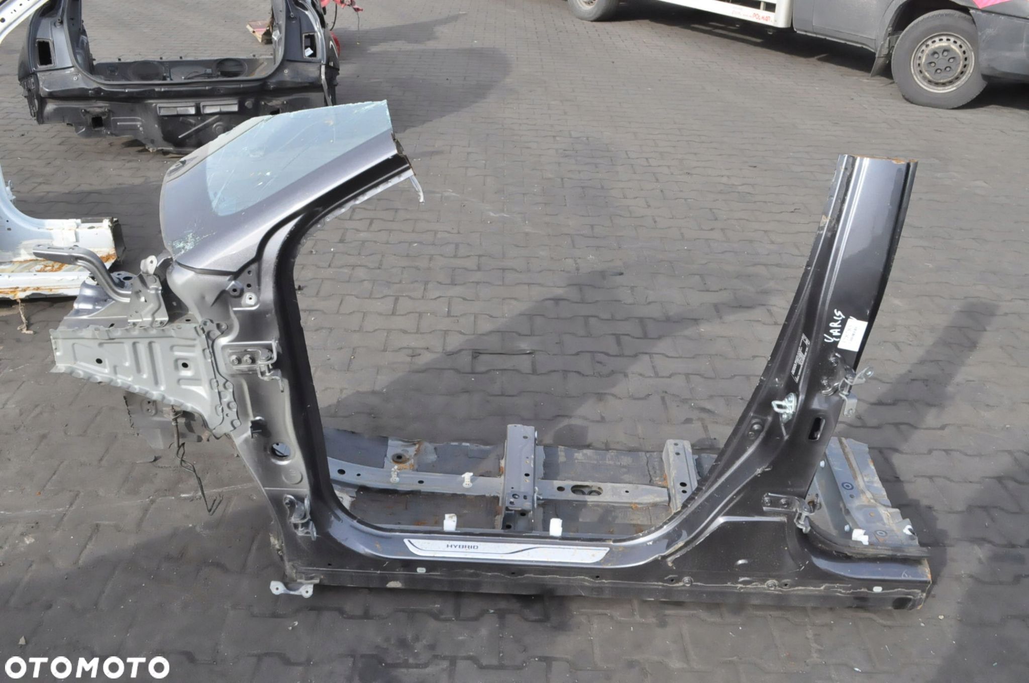 TOYOTA YARIS IV SŁUPEK PRÓG LEWY ĆWIARTKA - 1
