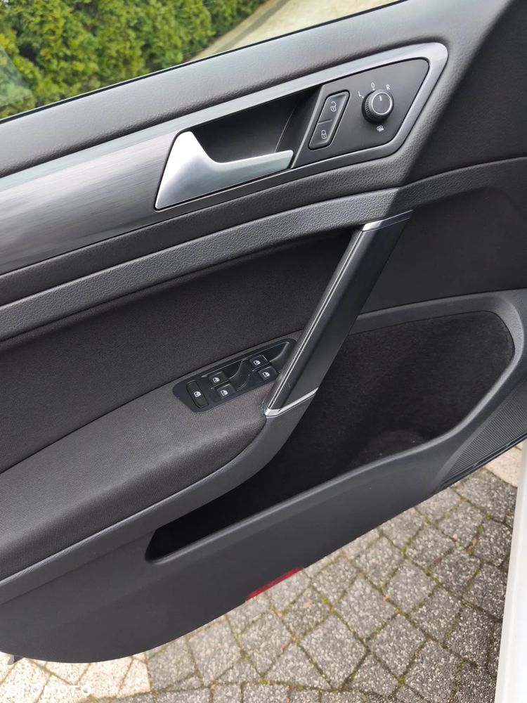 Volkswagen Golf 1.0 TSI (BlueMotion Technology) Trendline - 35