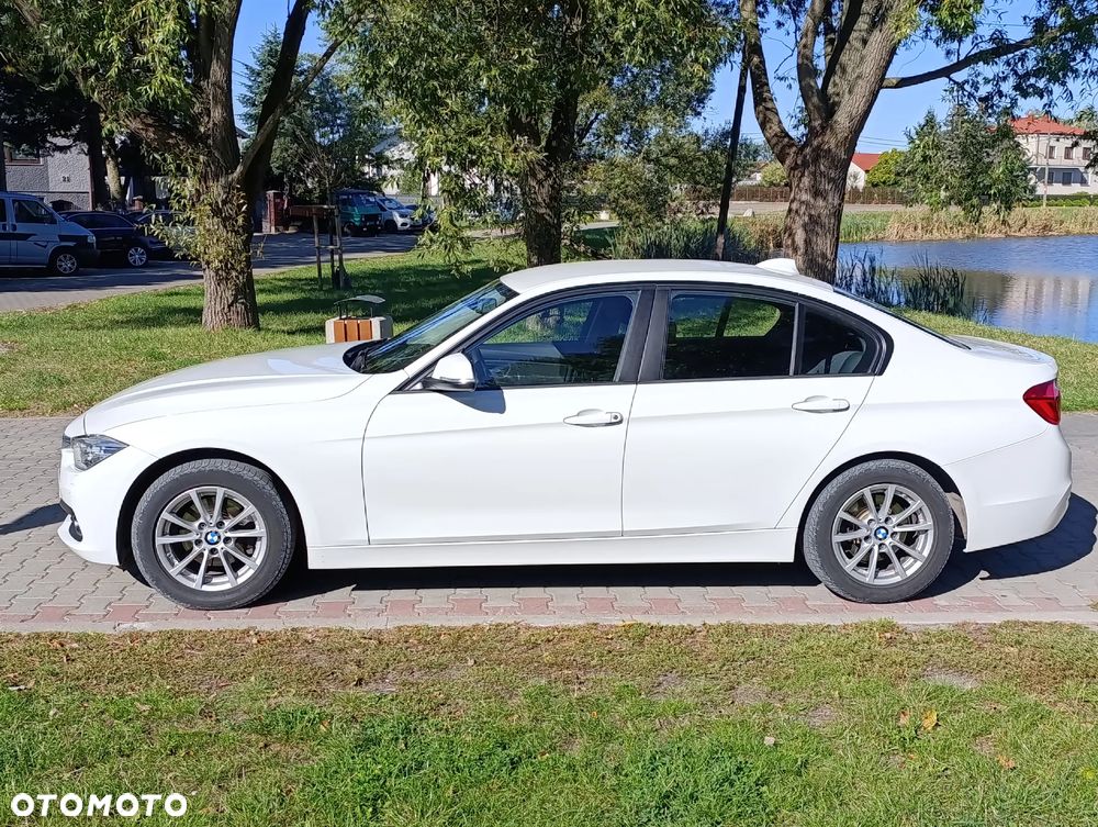 BMW Seria 3 318i - 5