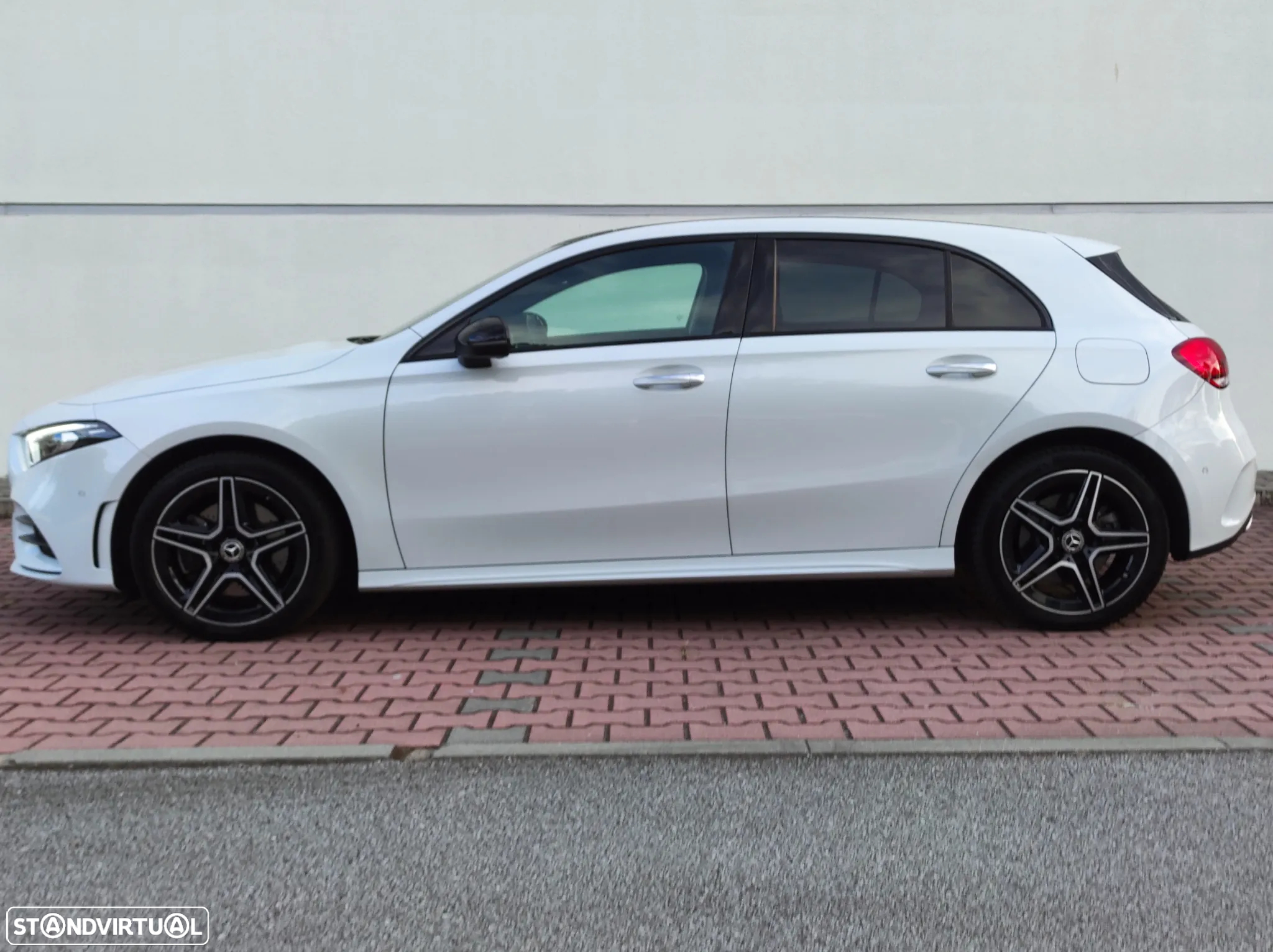 Mercedes-Benz A 250 e AMG Line - 13