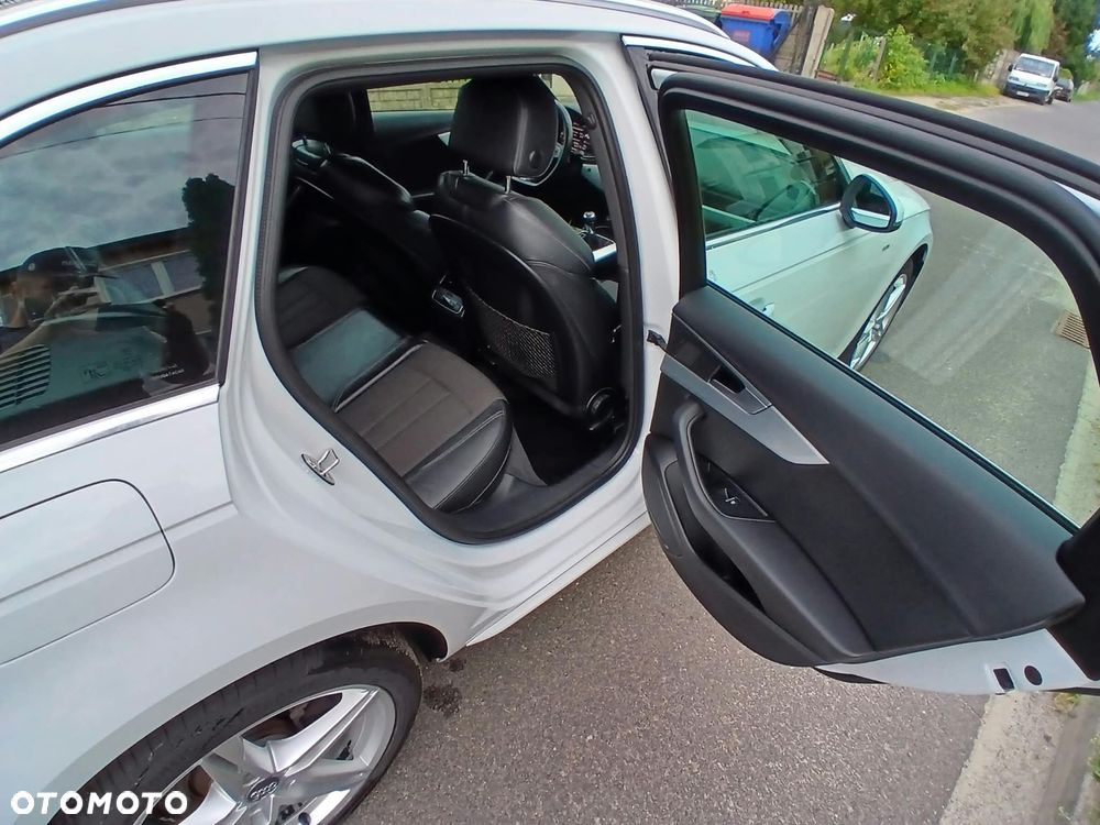 Audi A4 Avant 2.0 TDI DPF clean diesel S line Sportpaket - 29