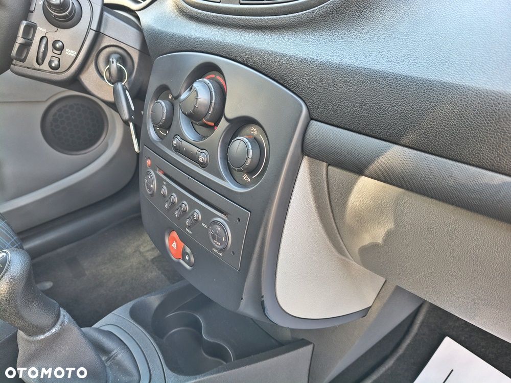 Renault Clio 1.2 16V Authentique - 16