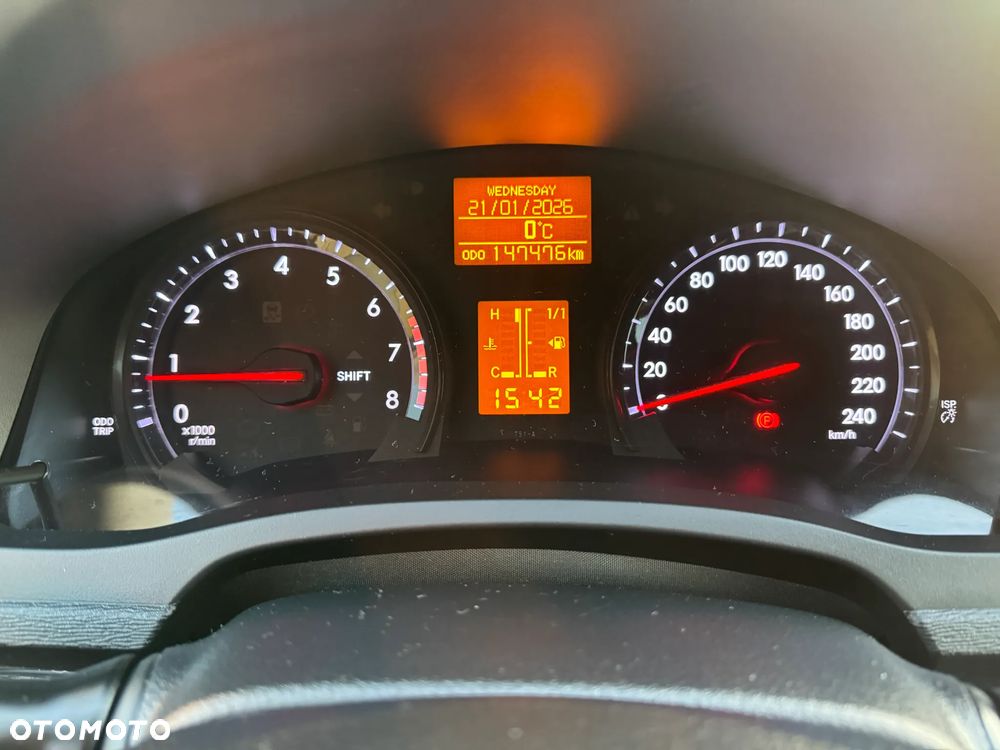 Toyota Avensis 1.6 Comfort - 21