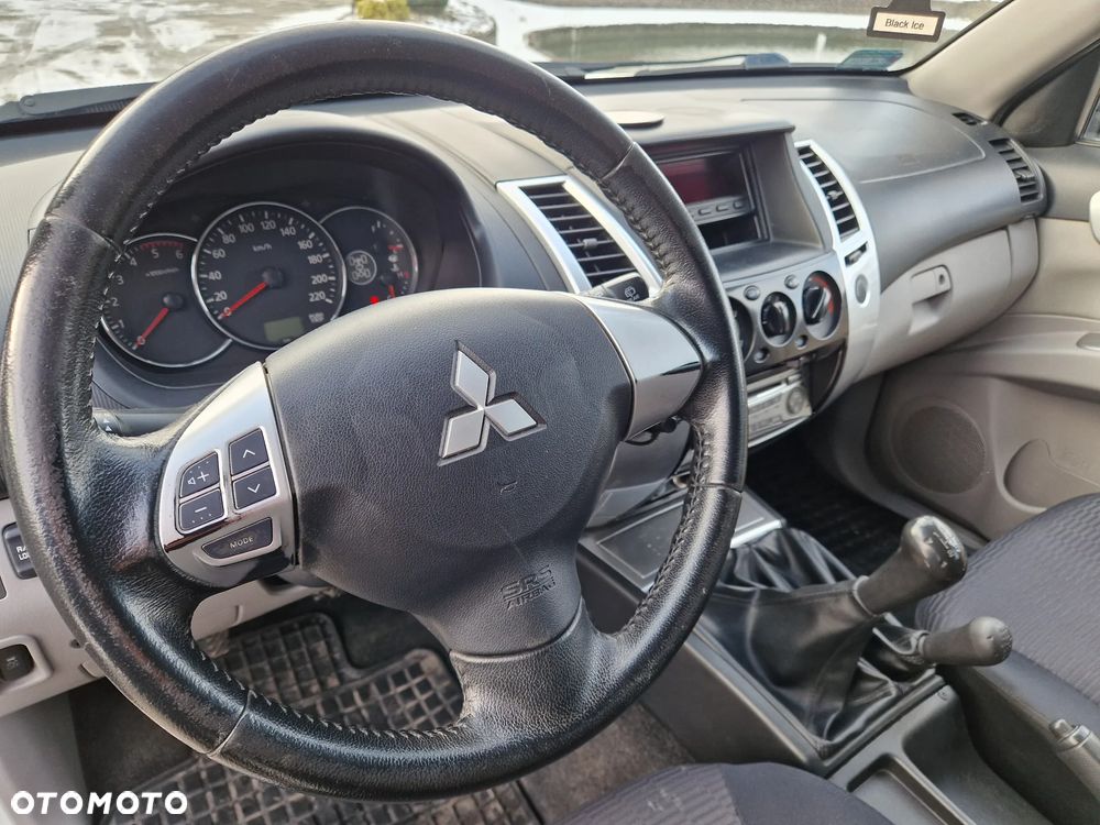 Mitsubishi Pajero Sport - 14