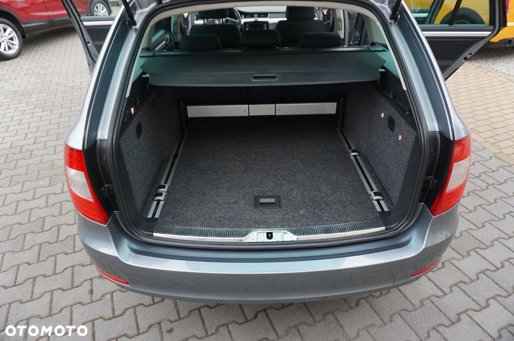 Skoda Superb 2.0 TDI DSG FAMILY - 35