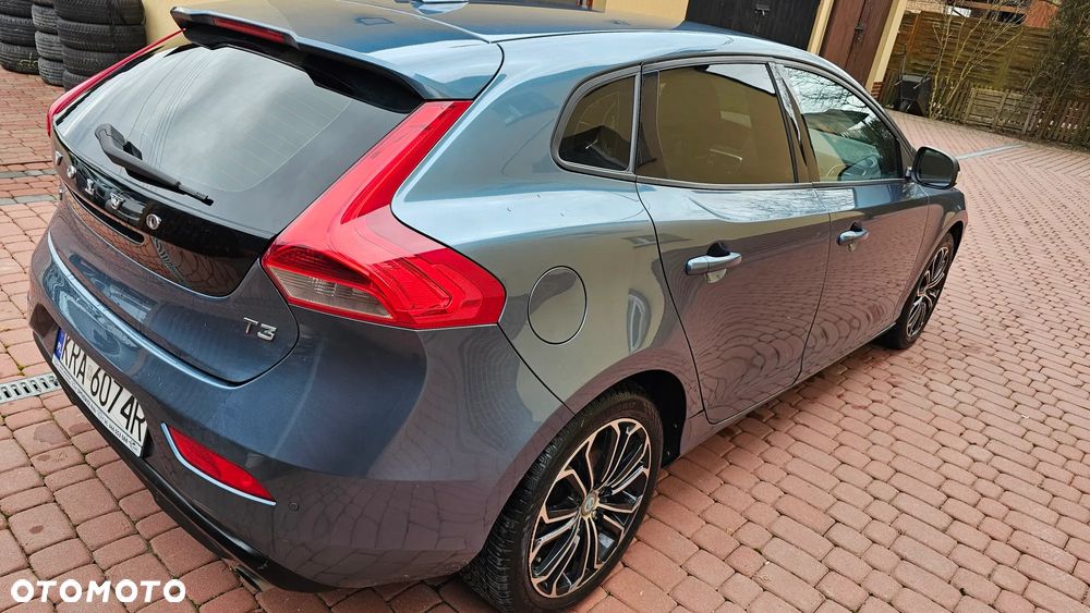 Volvo V40 T3 Momentum - 22
