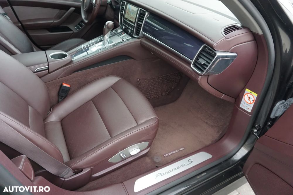 Porsche Panamera - 30