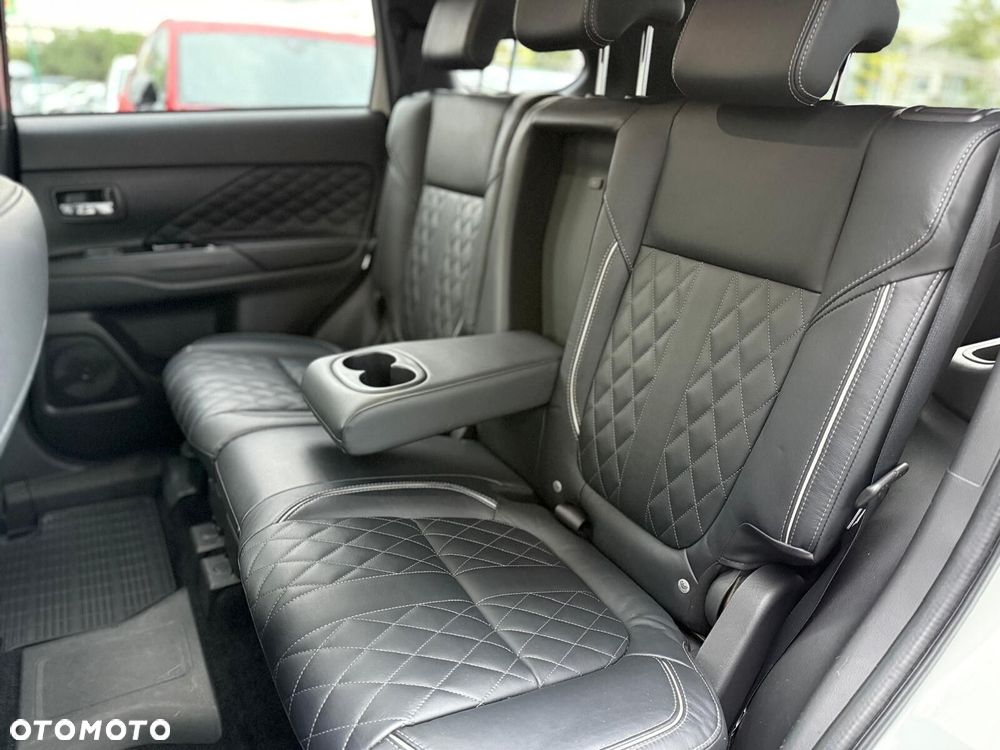 Mitsubishi Outlander PHEV Intense + - 13