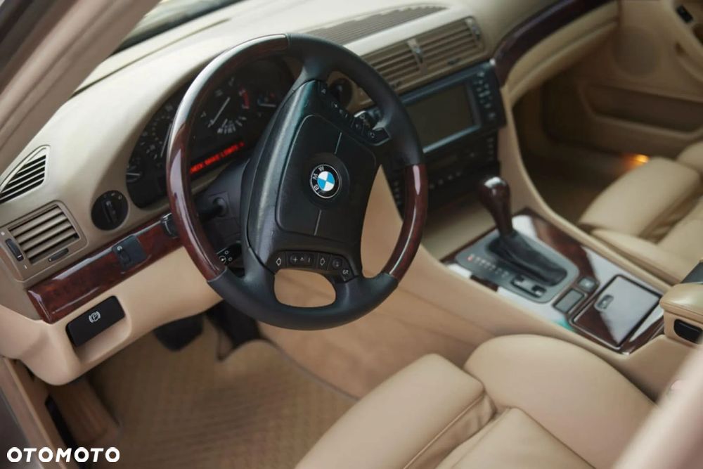 BMW Seria 7 - 24