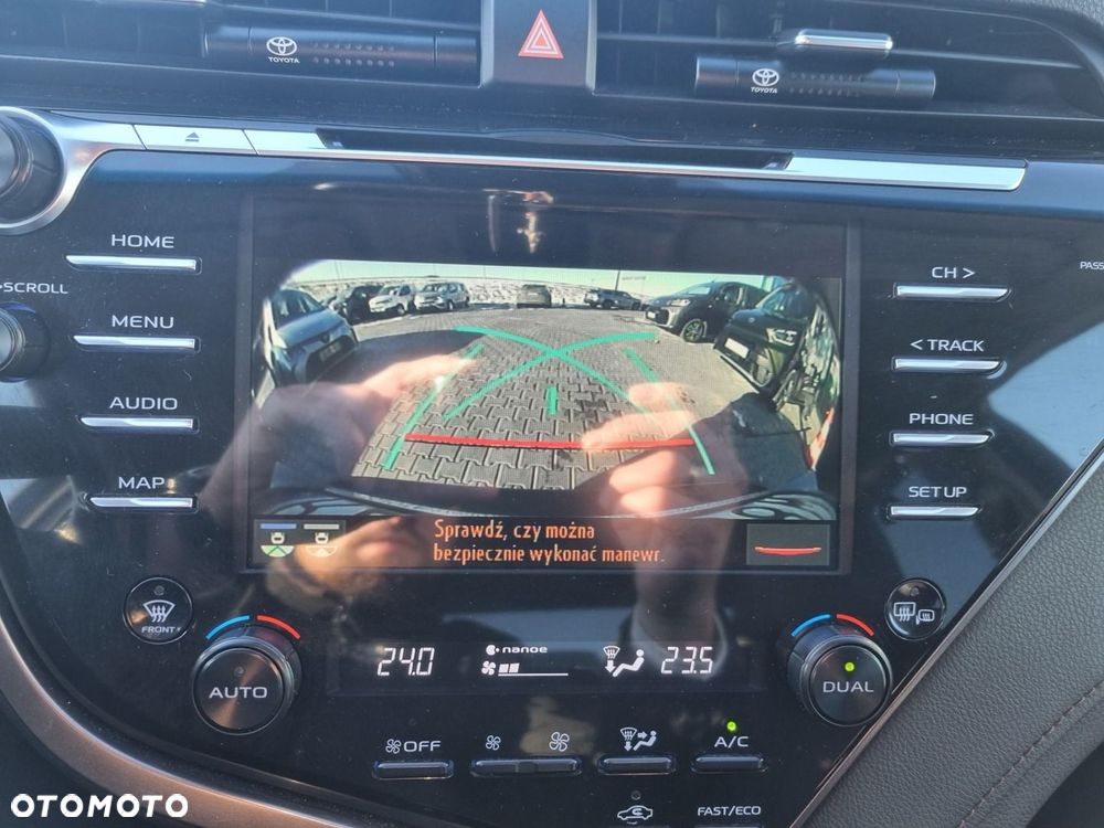 Toyota Camry 2.5 Hybrid Prestige CVT - 22