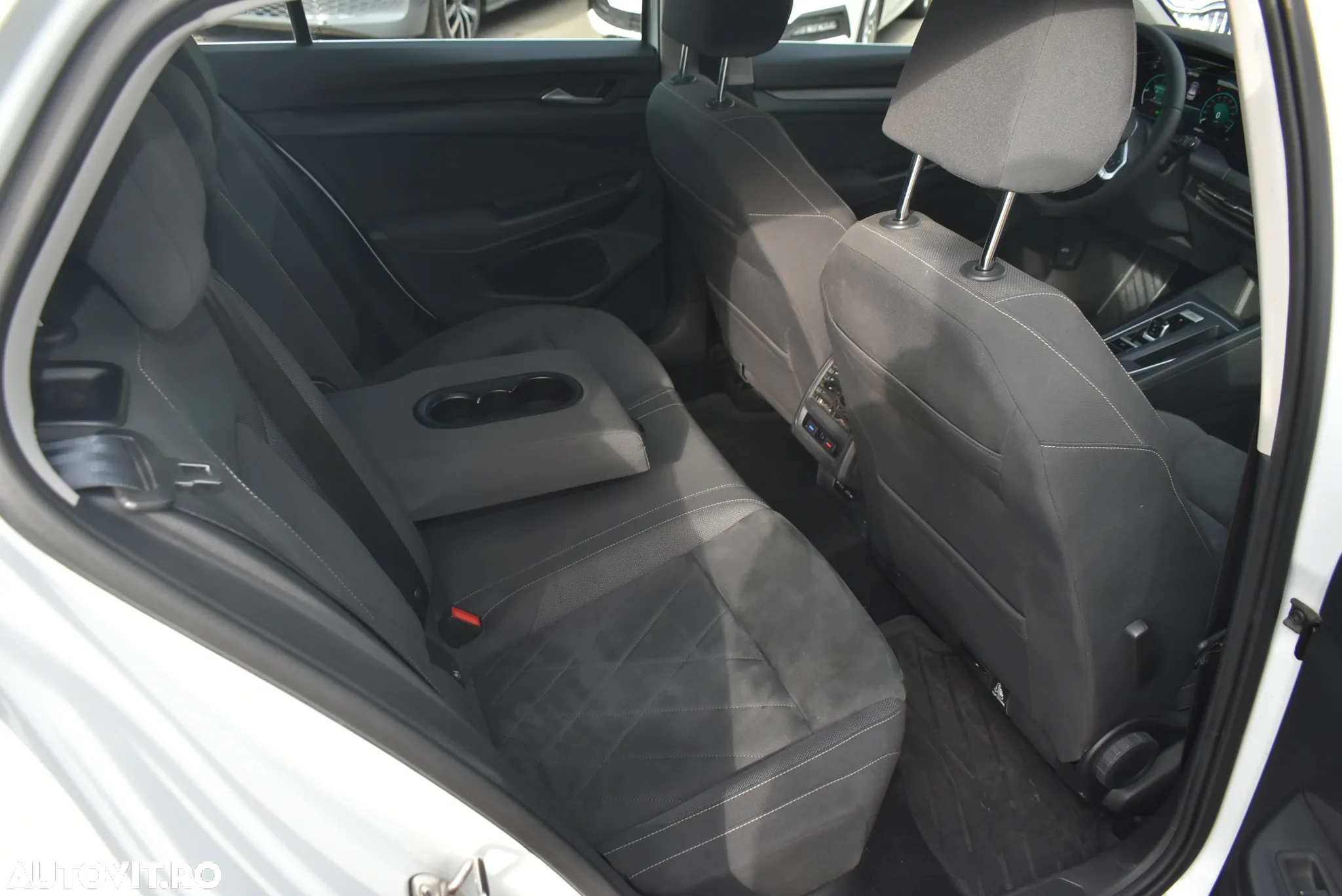 Volkswagen Golf 2.0 TDI DSG Style - 7