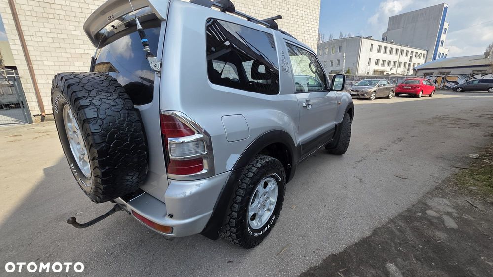 Mitsubishi Pajero - 16