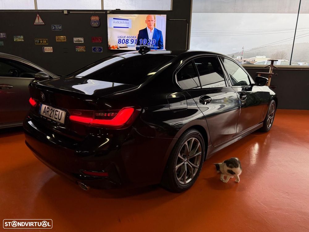 BMW 318 d Pack Desportivo M Auto - 8