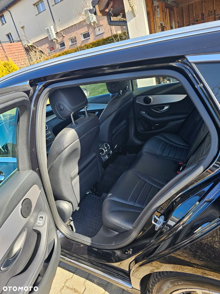 Mercedes-Benz Klasa C 300 d 4MATIC 9G-TRONIC - 36