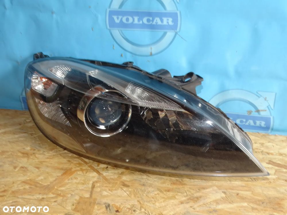 LAMPA XENON PRAWA VOLVO V40 EUROPA 2012- - 2