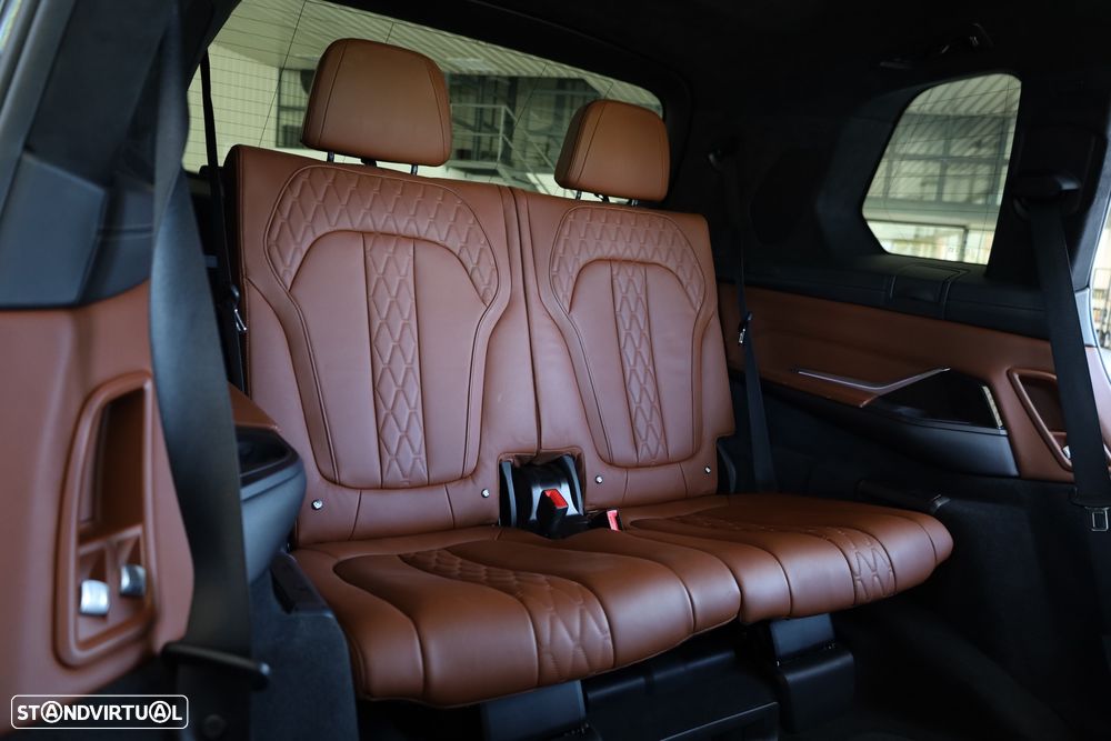 BMW X7 M50d - 27
