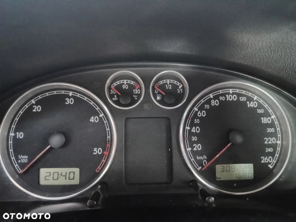Volkswagen Passat 1.9 TDI Comfortline - 12