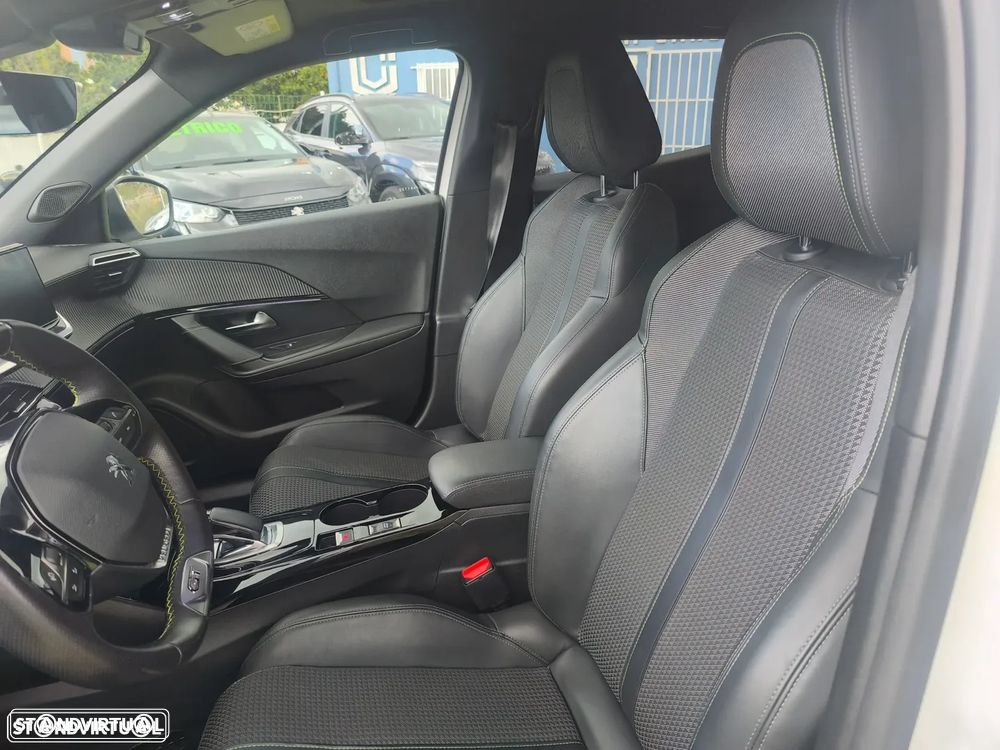 Peugeot e-2008 50 kWh GT Line - 3