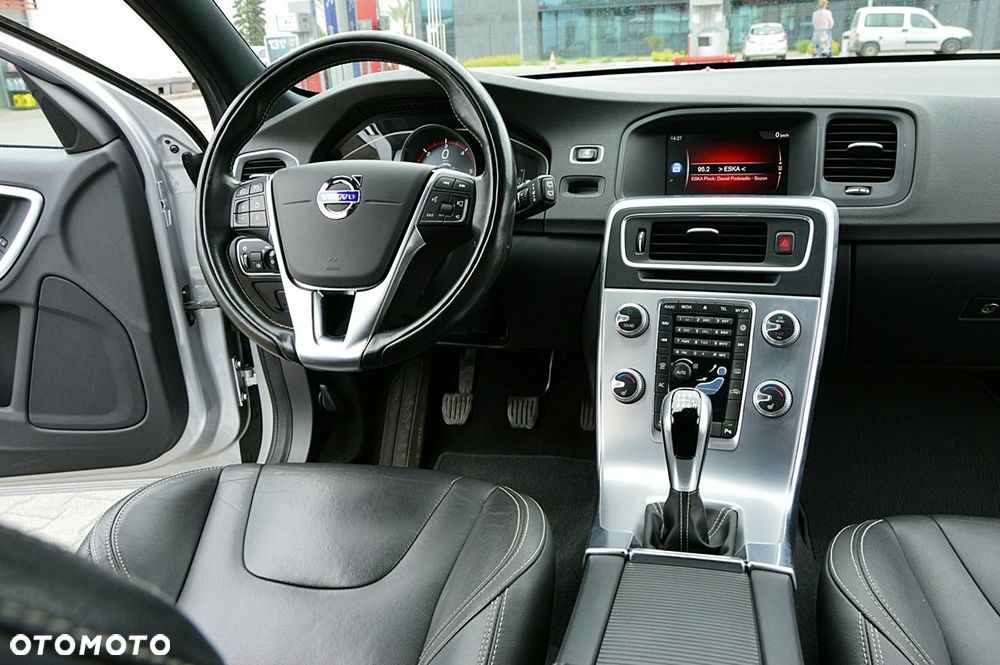 Volvo V60 D2 Drive-E Momentum - 24