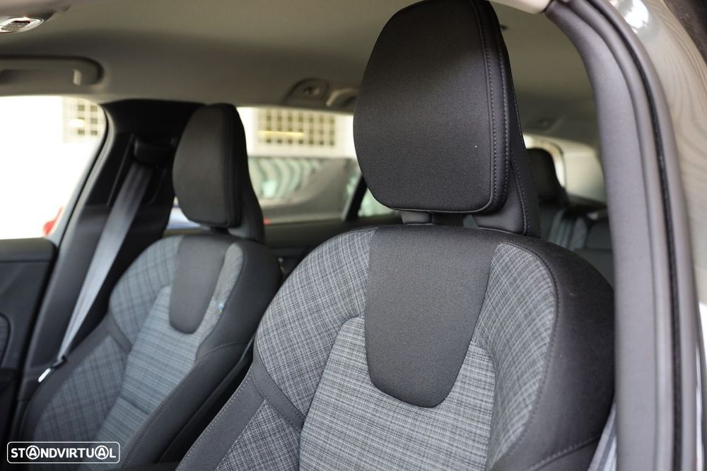 Volvo V60 2.0 B4 Momentum Geartronic - 6