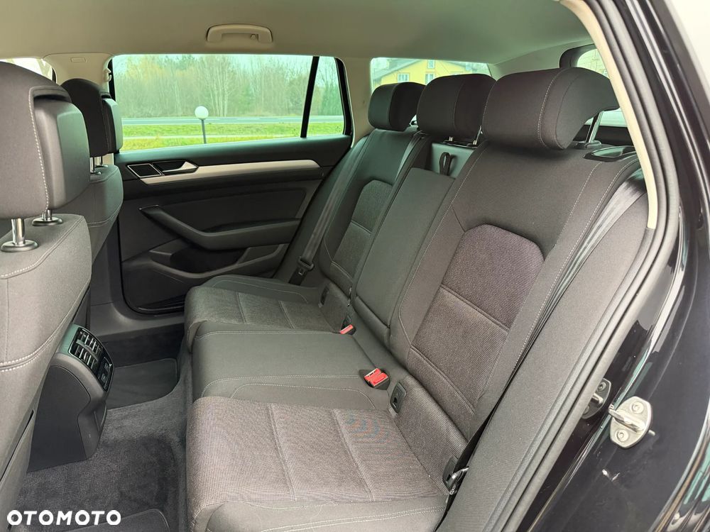 Volkswagen Passat - 27