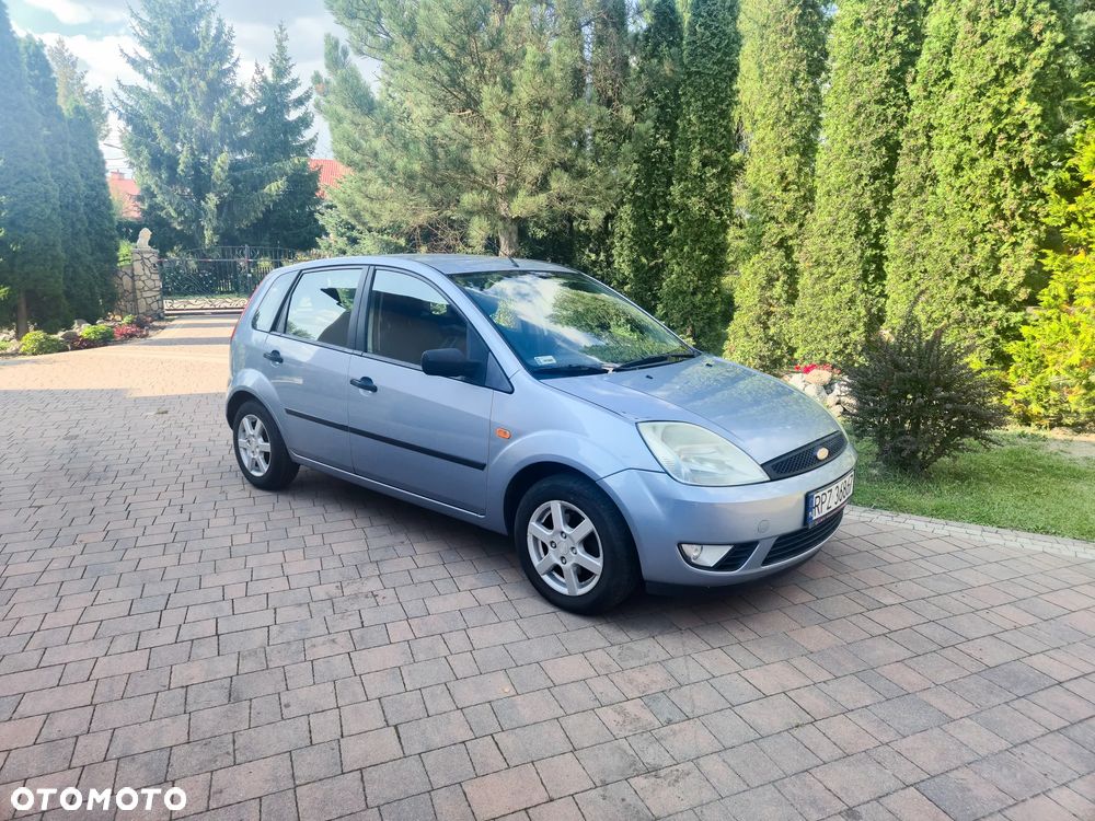 Ford Fiesta 1.3 Ambiente - 2