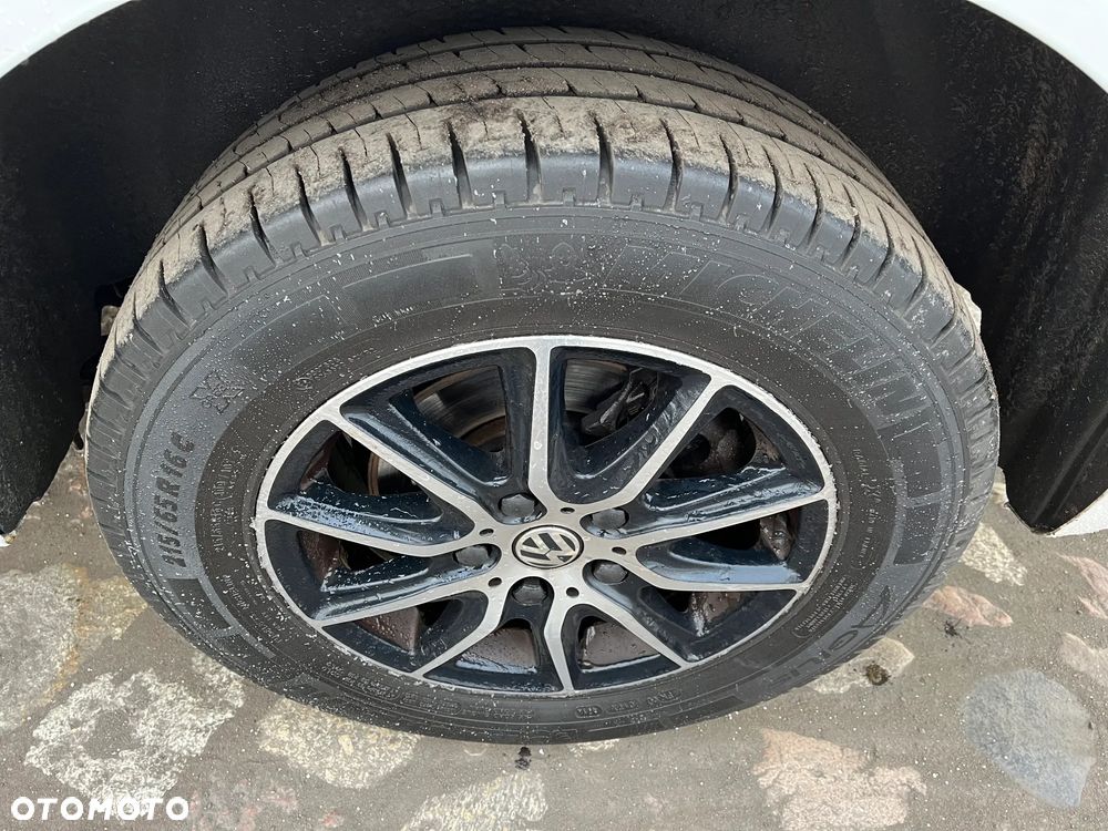 Volkswagen Caravelle - 8