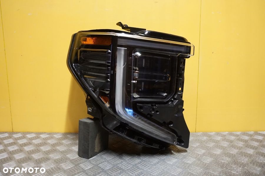 GMC SIERRA 1500 2022 - REFLEKTOR LAMPA CZARNA FULL LED PRAWA CIEMNA USA - 1