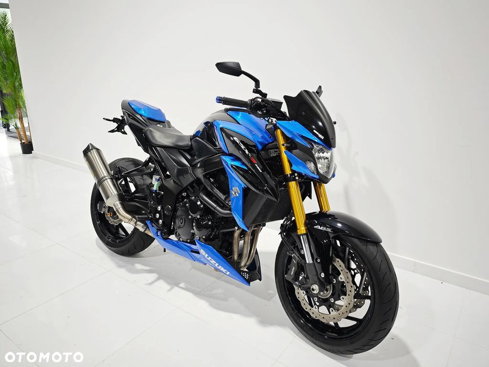 Suzuki GSX - 2