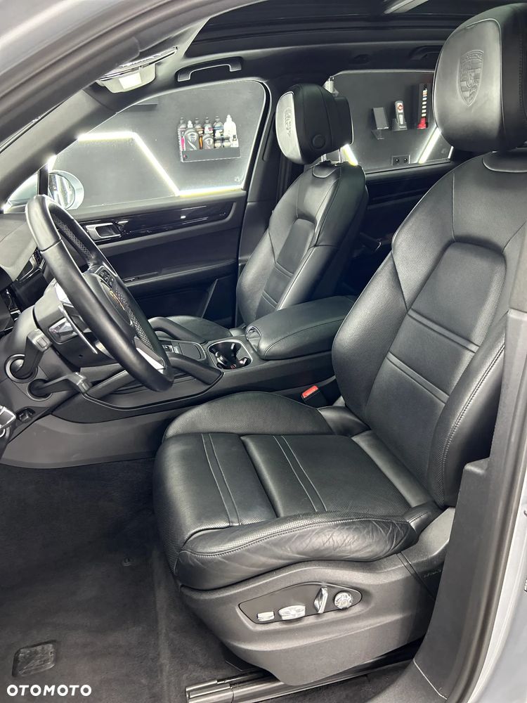 Porsche Cayenne Tiptronic S - 12