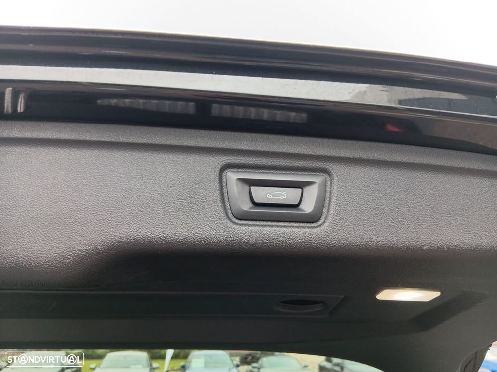 BMW 320 d Touring Pack Desportivo M Auto - 27