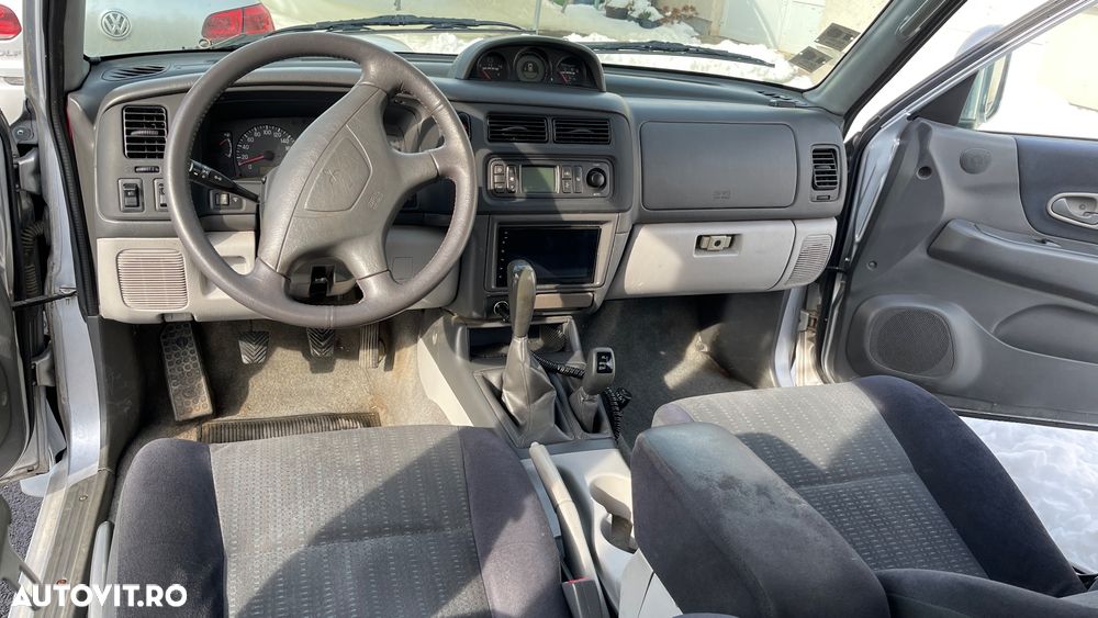 Mitsubishi Pajero Sport 2.5 TD GLS - 17