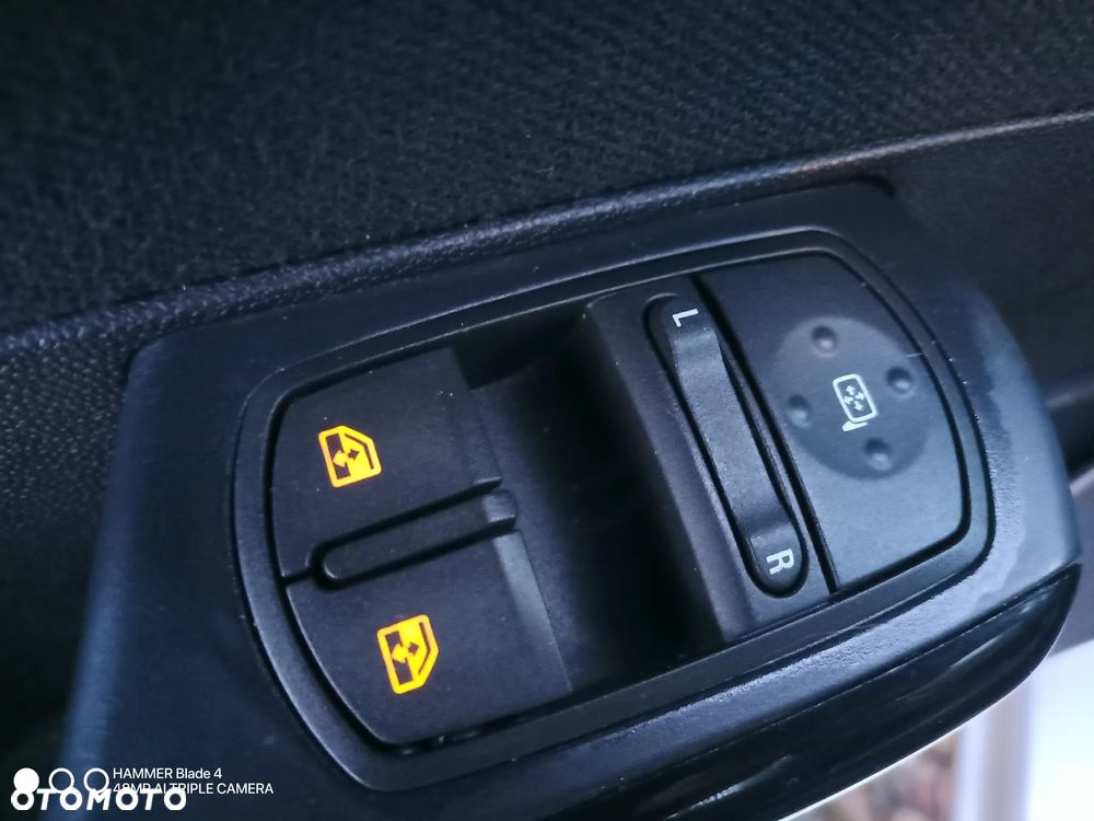 Opel Corsa 1.2 16V Cosmo - 24