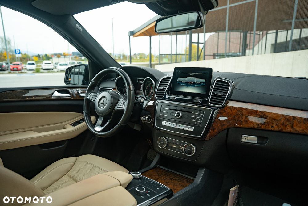 Mercedes-Benz GLS - 8