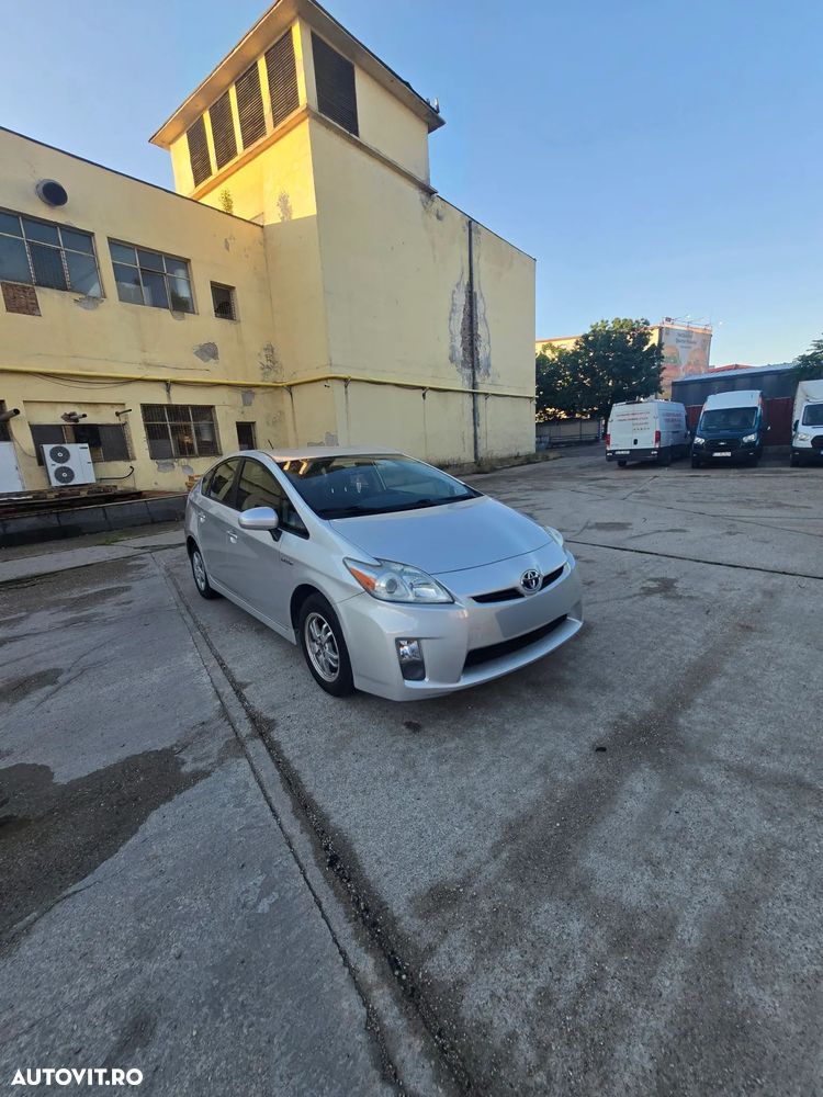 Toyota Prius (Hybrid) Luna - 3