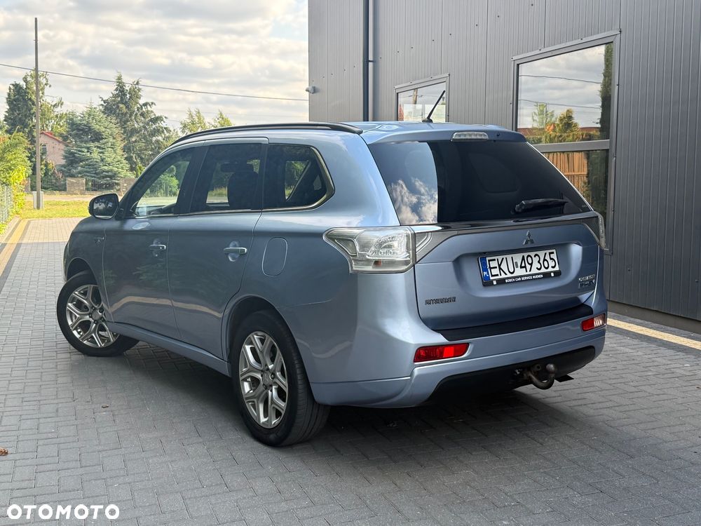 Mitsubishi Outlander 2.0 4WD Top - 13