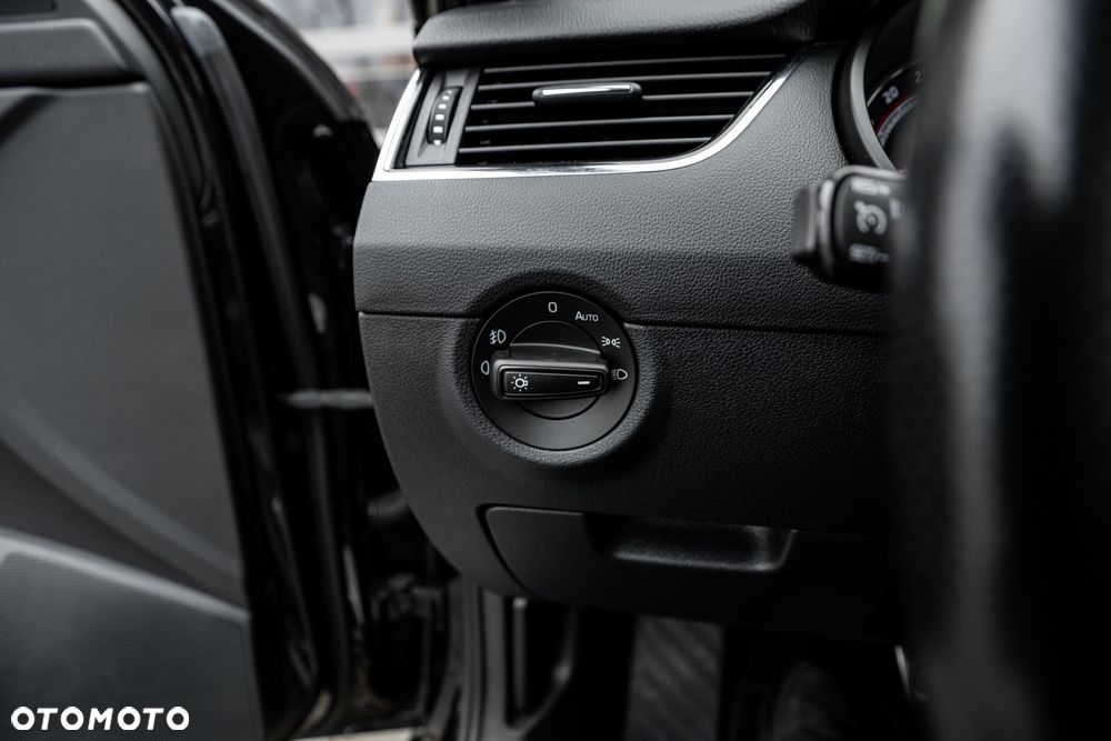 Skoda Octavia 2.0 TDI RS DSG - 27