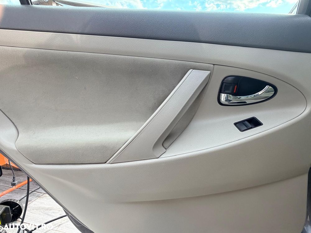 Toyota Camry - 13