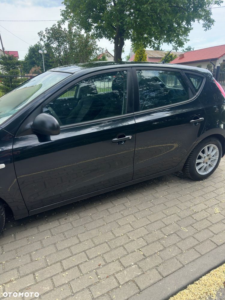 Hyundai i30 1.4 Base + - 3