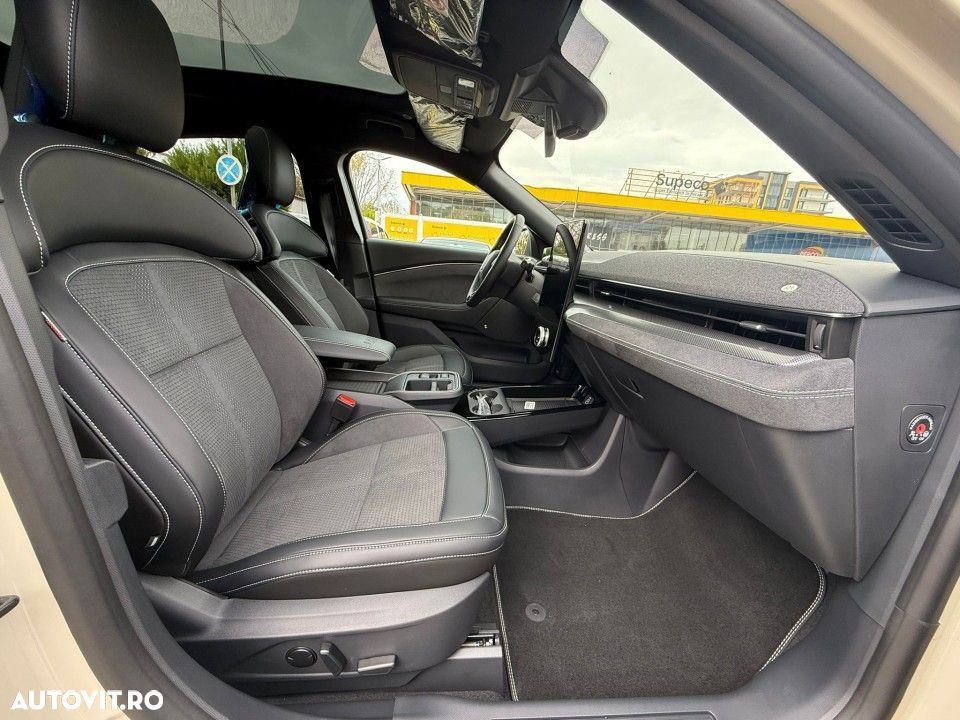 Ford Mustang Mach-E - 11