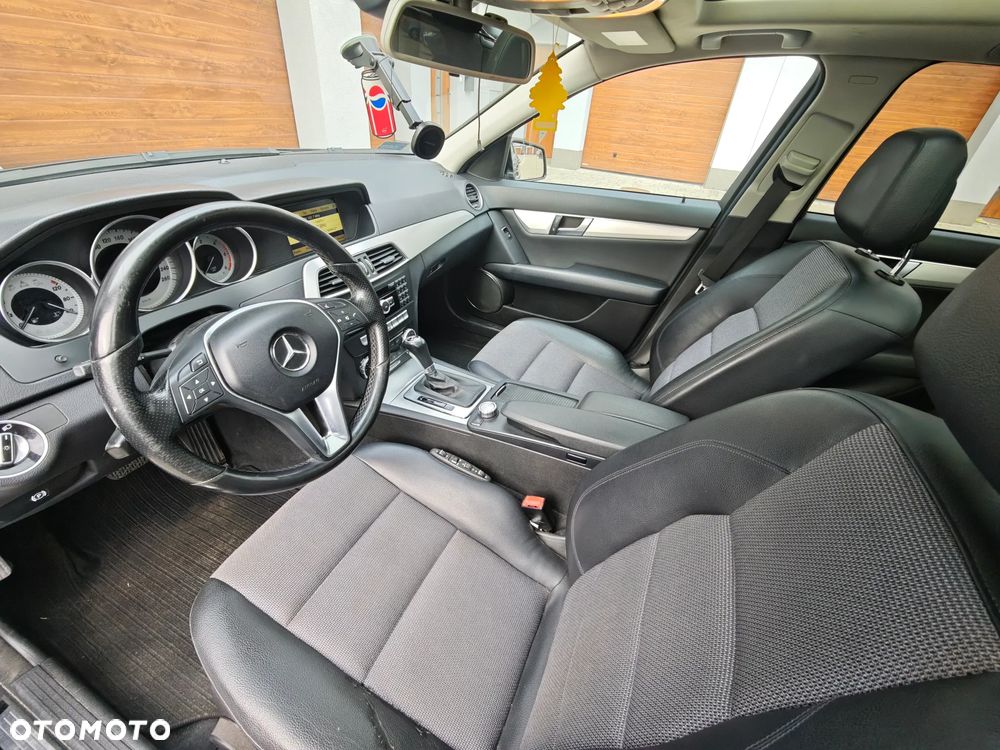 Mercedes-Benz Klasa C 250 CDI DPF (BlueEFFICIENCY) 7G-TRONIC Avantgarde - 21
